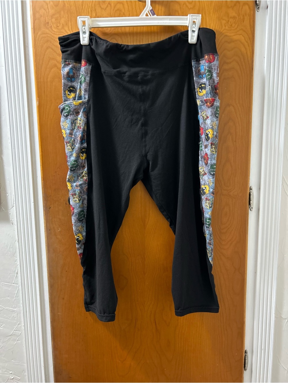 Harry Potter themed Black Capri Leggings with Multicolor Printed Side Panel